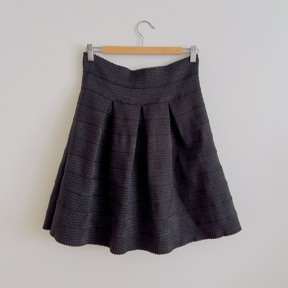 Black Pleated Textured Rubber Goth Skater Skirt - Size 6  Indie Fit & Flare Punk - Picture 1 of 10